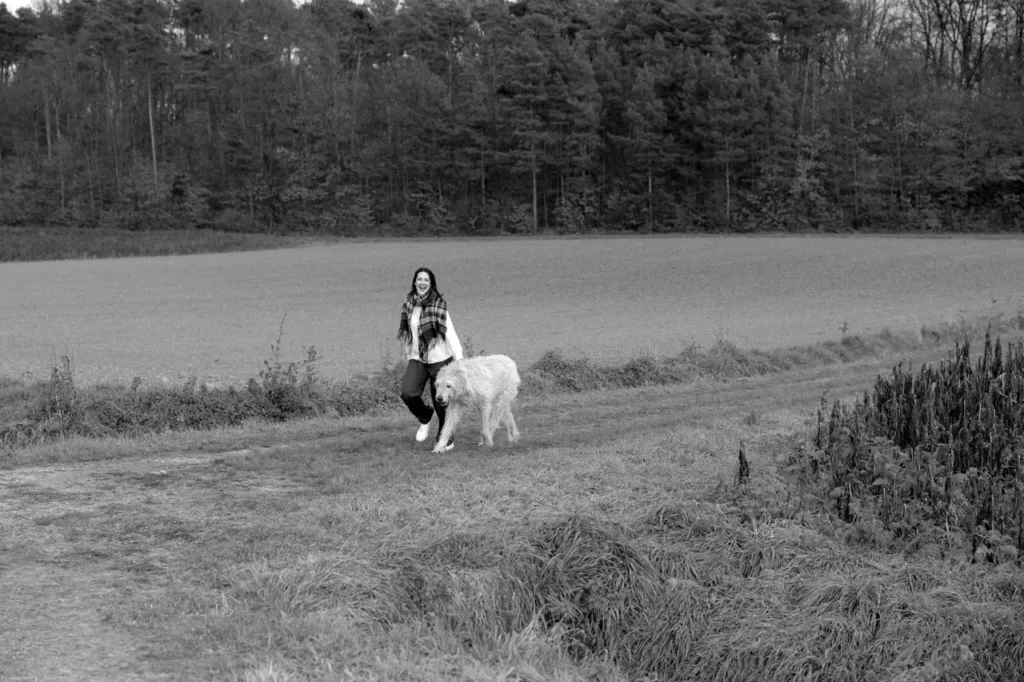 Frau mit Hund